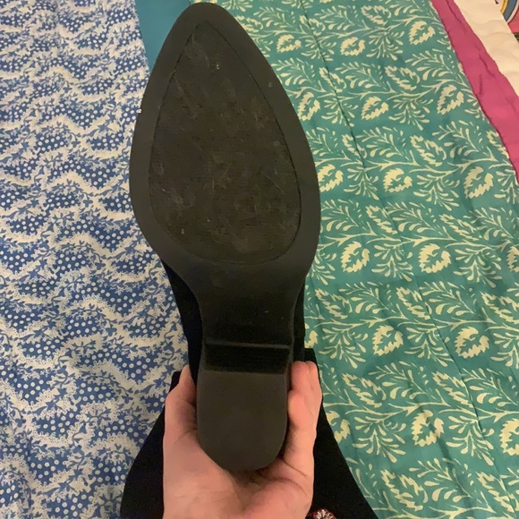 Pointed toe booties - Picture 3 of 4